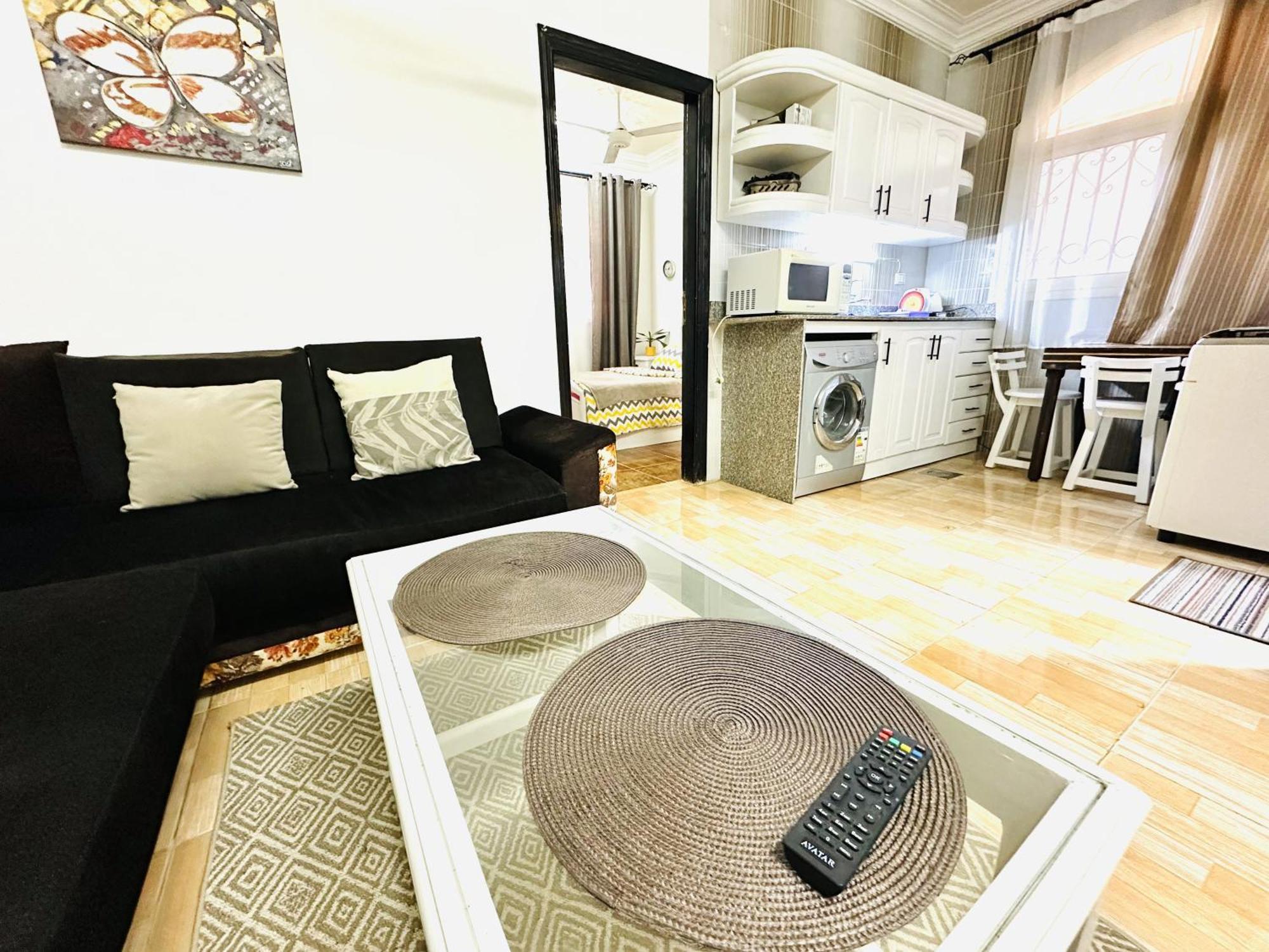 Апартаменти Karibu House Sheraton Road *